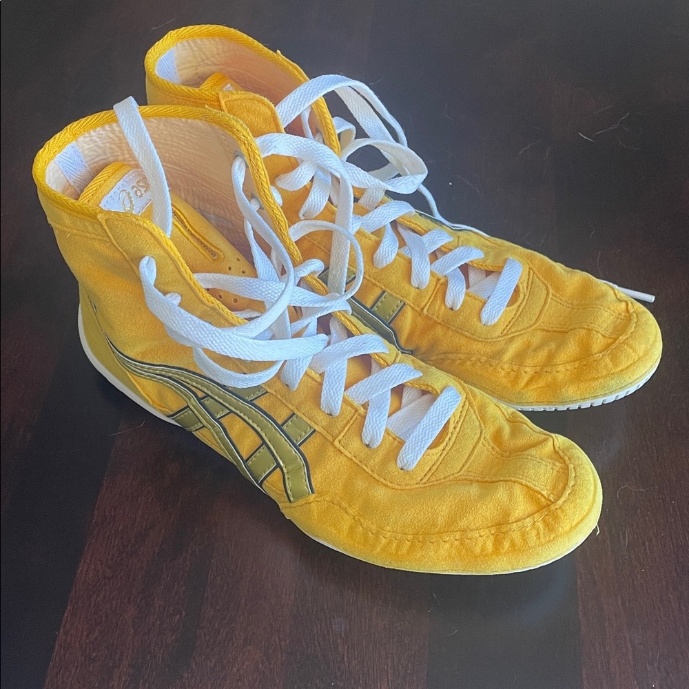 ASICS Exeos yellow and gold wrestling shoes